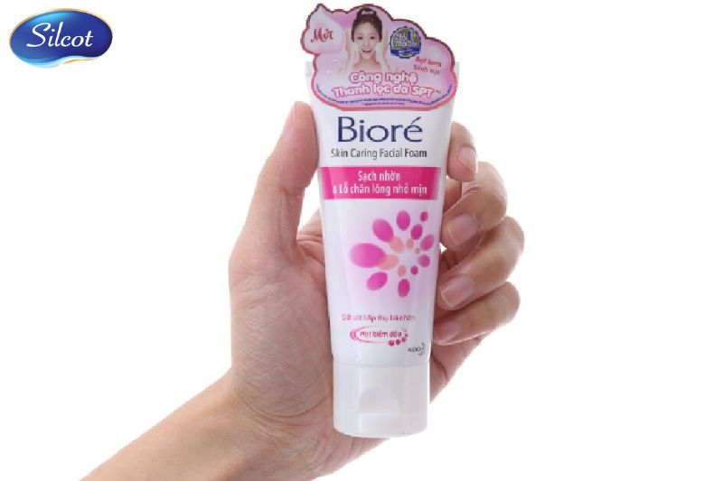 Sữa rửa mặt Biore Skin Care Facial Foam sạch nhờn & lỗ chân lông nhỏ mịn