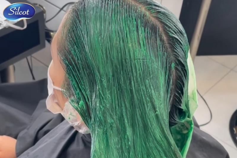 Công thức nhuộm tóc màu xanh lá tại nhà chuẩn nhất