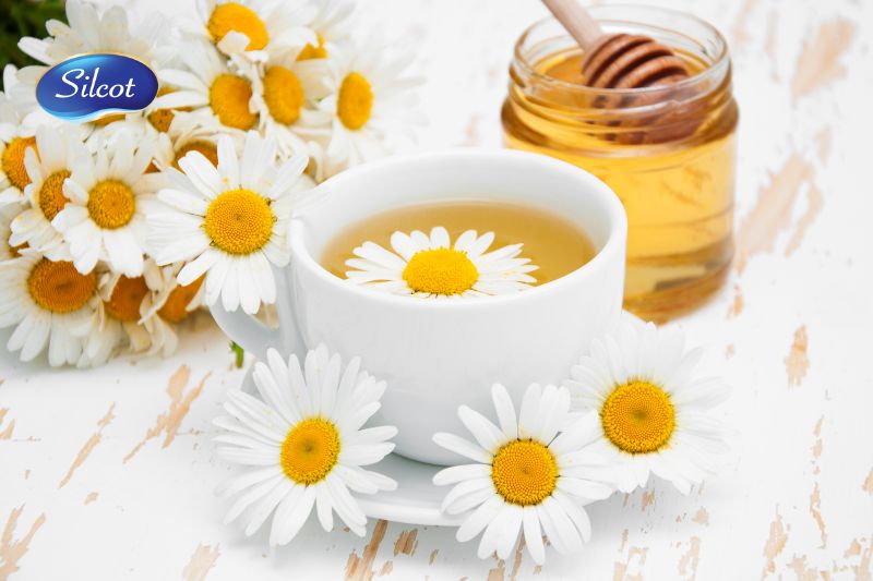 Dầu gội với trà xanh, mật ong và hoa cúc