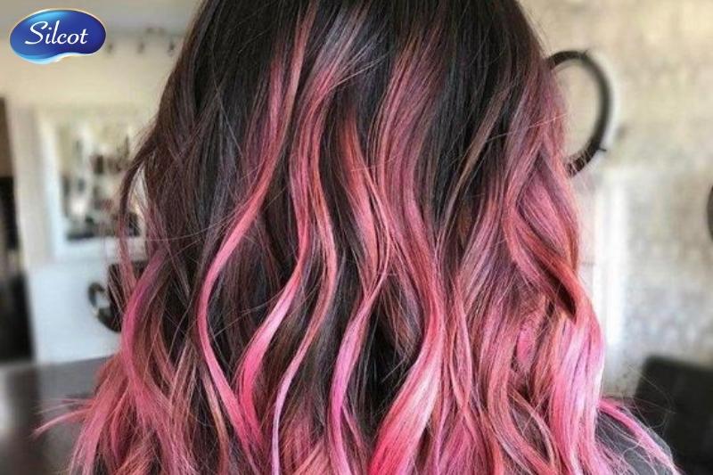 Kiểu tóc highlight màu hồng