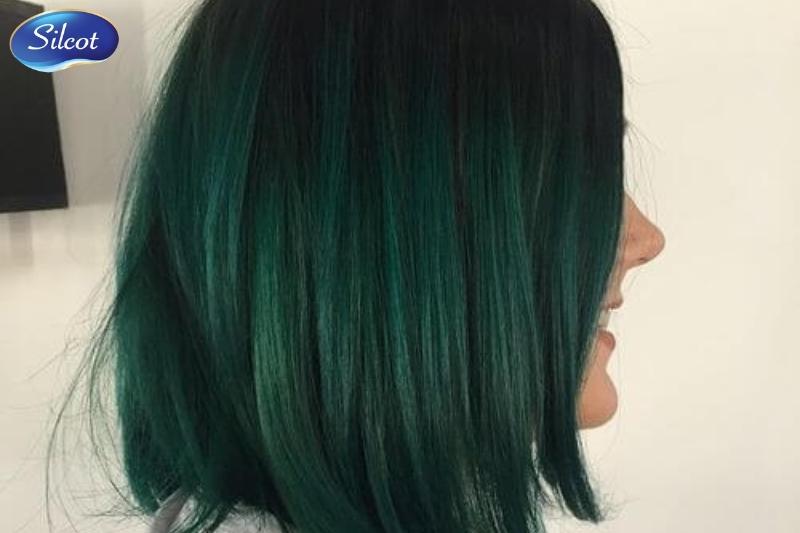 Màu tóc xanh lá cây đậm