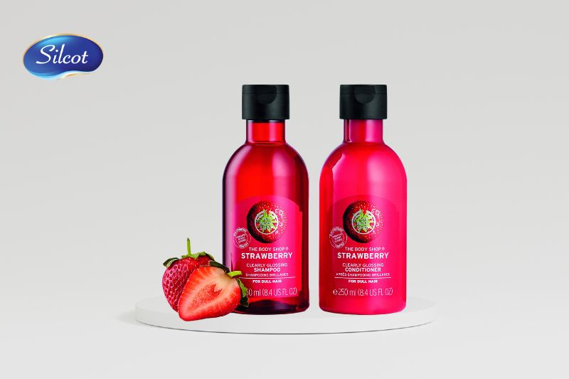 The Body Shop Strawberry Clearly Glossing Shampoo