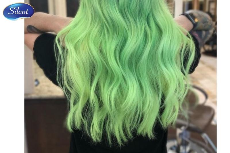 Tóc màu xanh lá cây nhạt