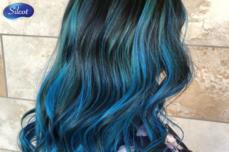 Tóc xanh dương highlight