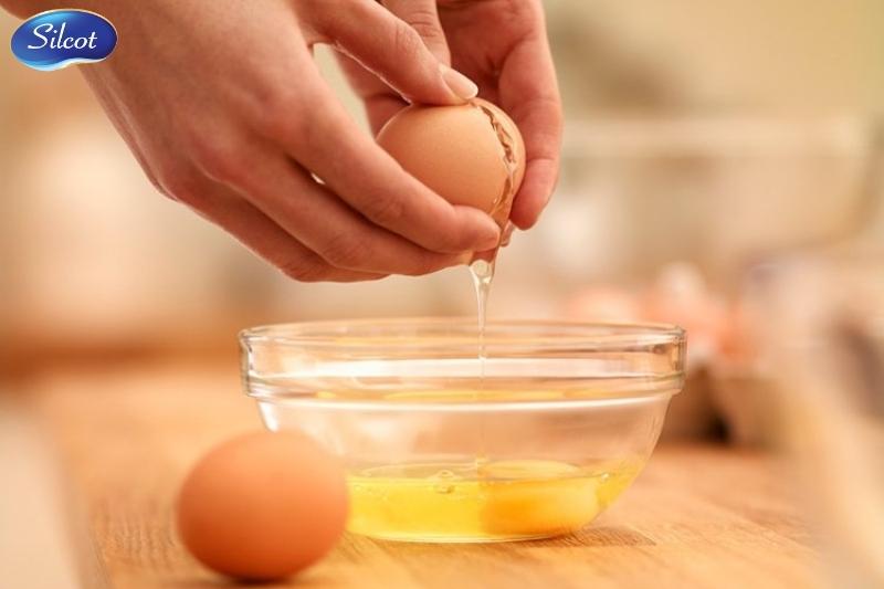 Cách làm trắng da tại nhà với trứng gà