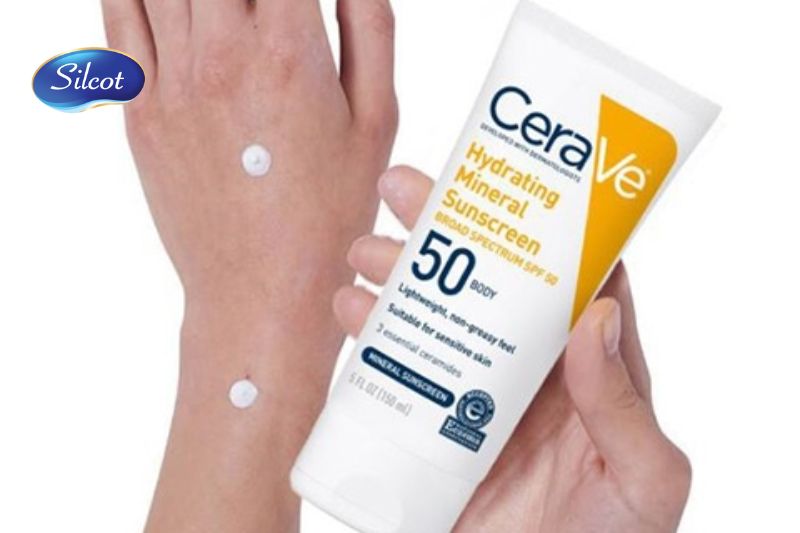 Kem chống nắng CeraVe tạo màng chắn bảo vệ da hiệu quả.