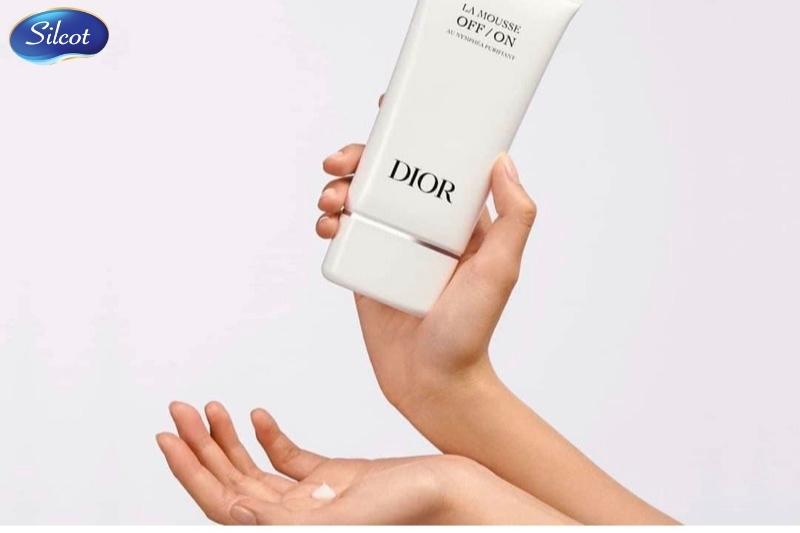 Tính năng sữa rửa mặt Dior